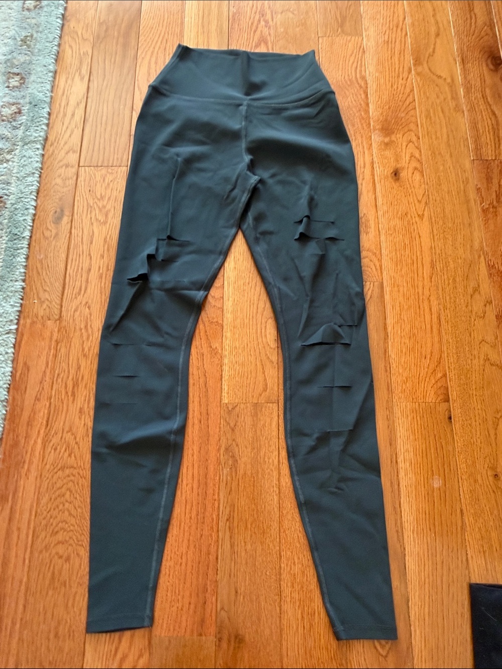 ALO Yoga High-Waist Anthracite Ripped Leggings